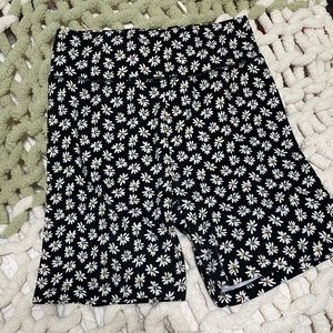American eagle daisy print black bike shorts